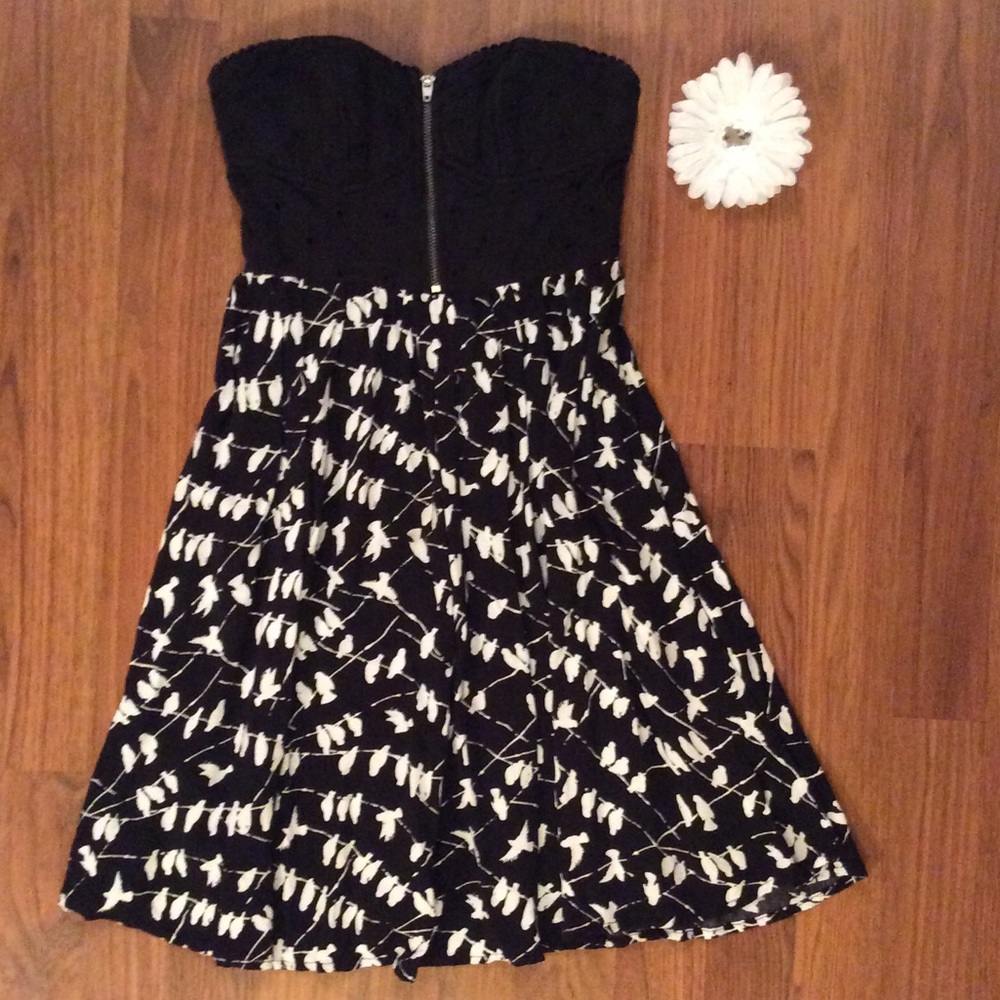 Xhilaration strapless black and white dress.  Birds on a wire pattern.